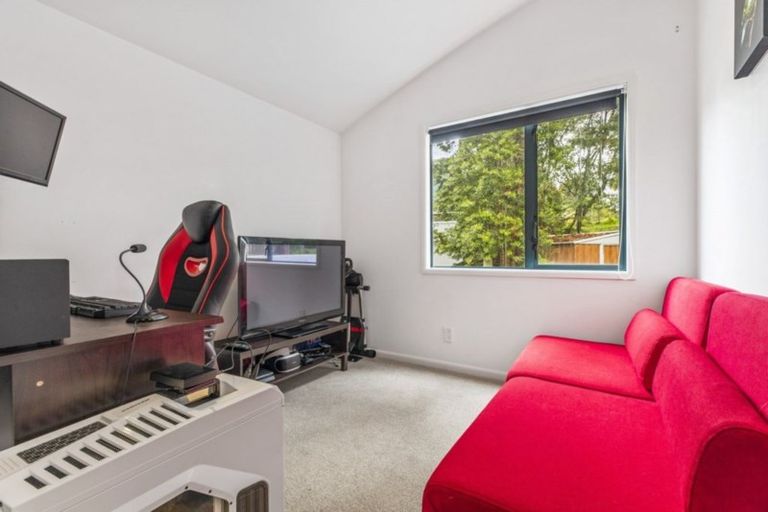 Photo of property in 220 Woodlands Park Road, Titirangi, Auckland, 0604