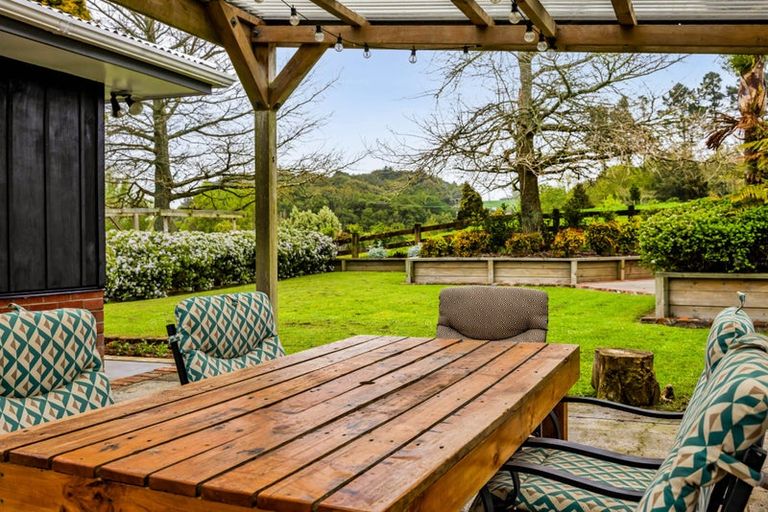Photo of property in 8 Clearview Road, Lepperton, New Plymouth, 4373