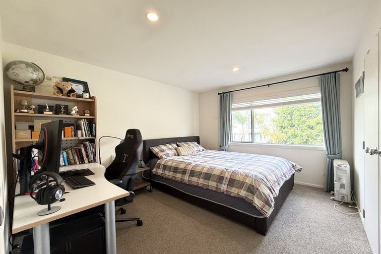 Photo of property in 1/86 Fernhill Way, Oteha, Auckland, 0632