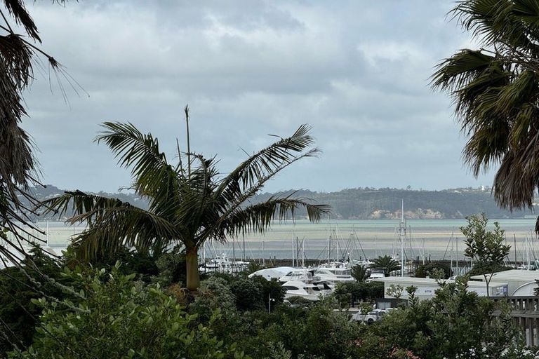 Photo of property in 2 Clearwater Cove, West Harbour, Auckland, 0618
