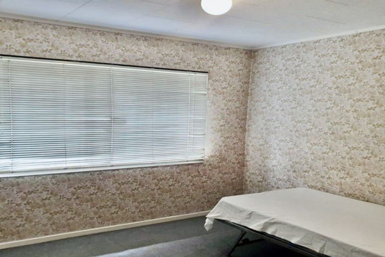 Photo of property in 190 Universal Drive, Henderson, Auckland, 0610