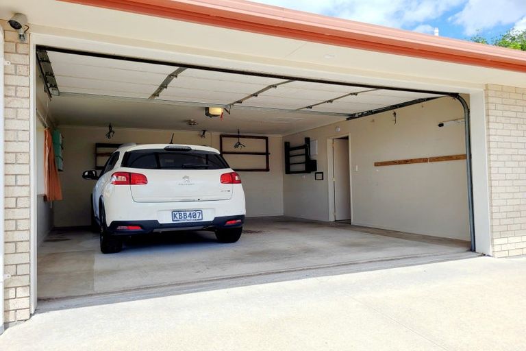 Photo of property in 28 Bateleur Close, Welcome Bay, Tauranga, 3112