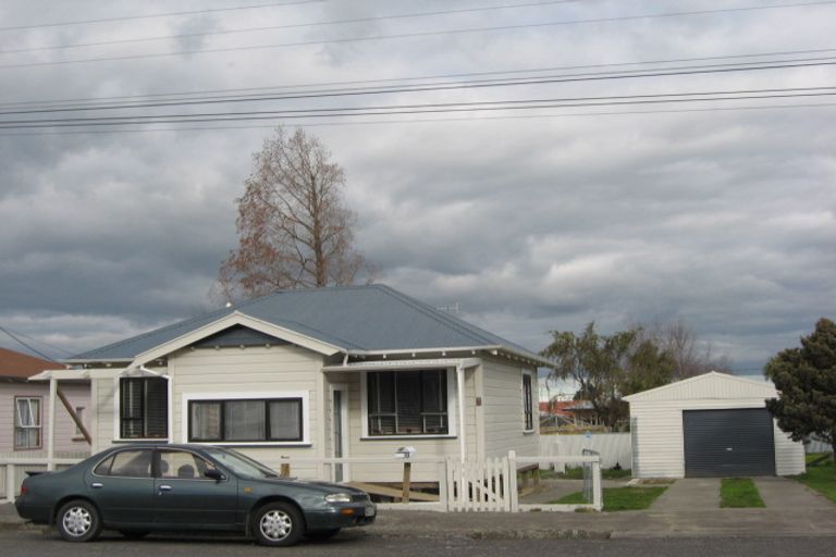 Photo of property in 13 Waverley Street, Waipawa, 4210