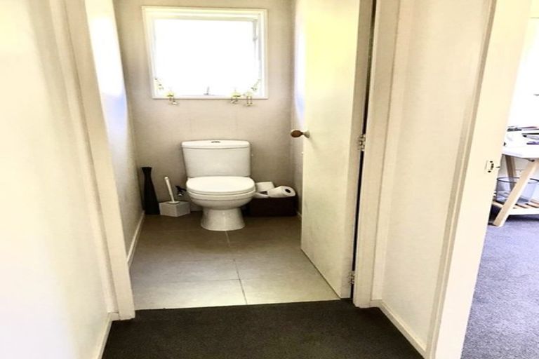 Photo of property in 1 Remus Place, Totara Vale, Auckland, 0629