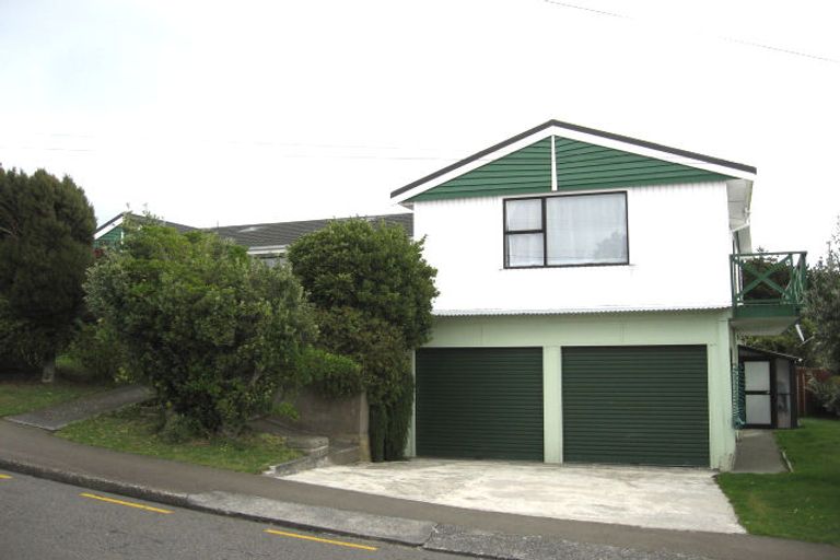 Photo of property in 18 Bancroft Terrace, Newlands, Wellington, 6037