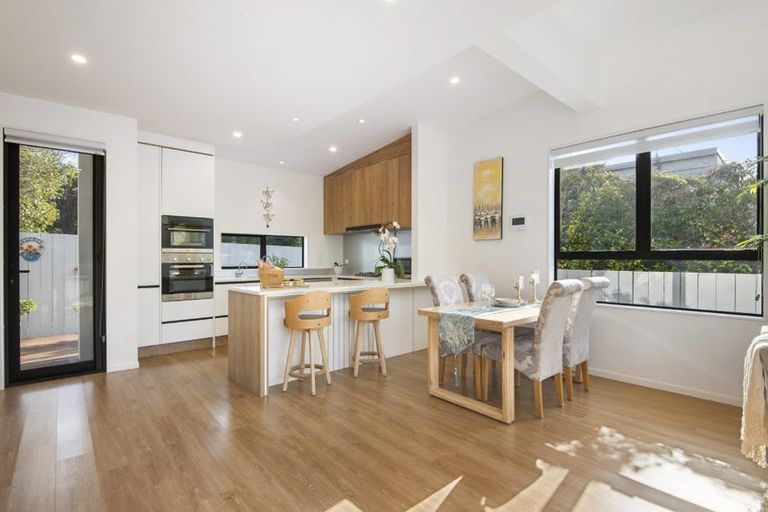 Photo of property in 61b Knights Road, Rothesay Bay, Auckland, 0630