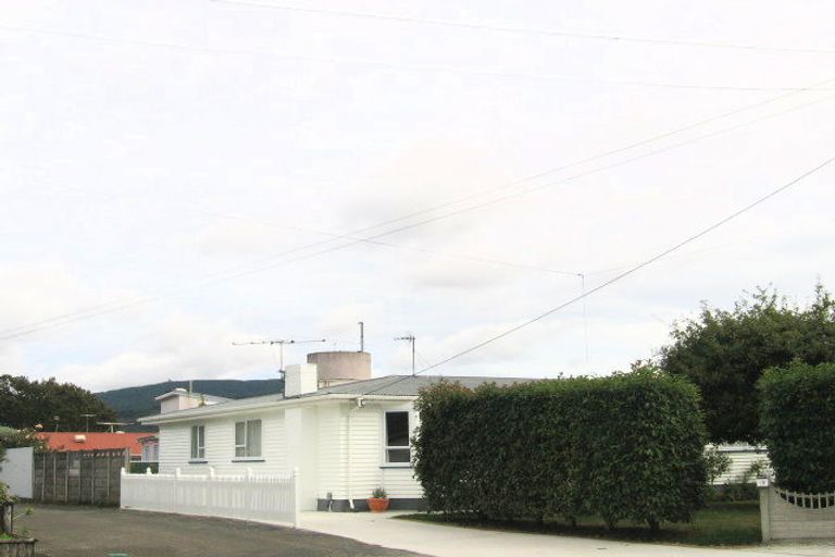 Photo of property in 16 Te Puni Grove, Elderslea, Upper Hutt, 5018