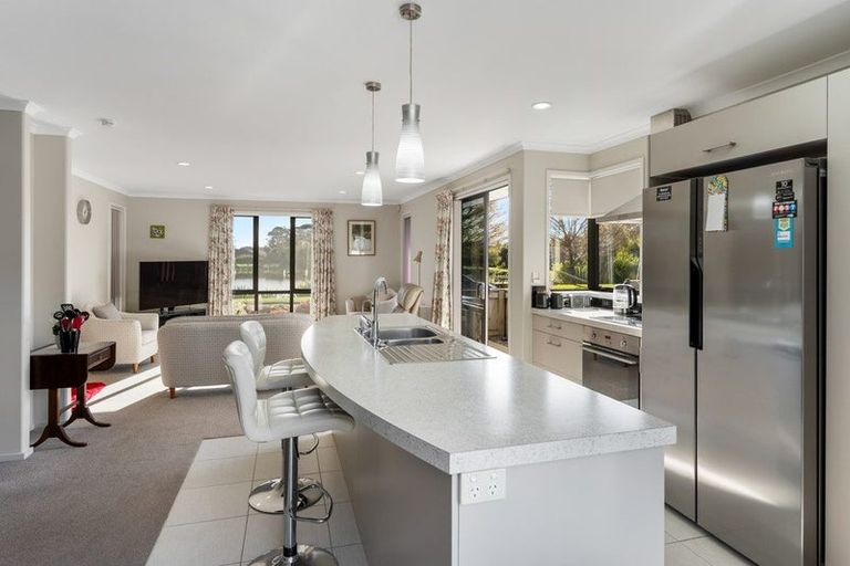 Photo of property in 12 Mcgregor Place, Paraparaumu, 5032