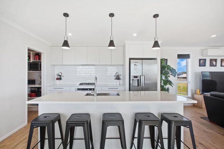 Photo of property in 9 Whata Street, Clarks Beach, 2122