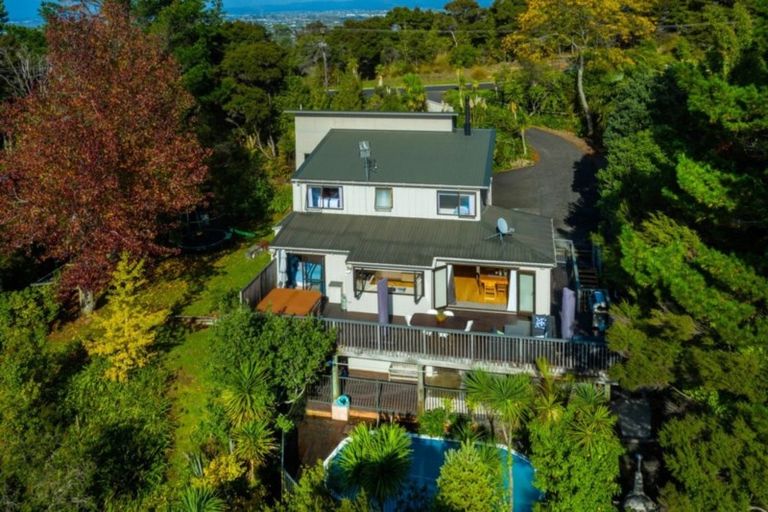 Photo of property in 19 Te Araroa Drive, Paremoremo, Auckland, 0632