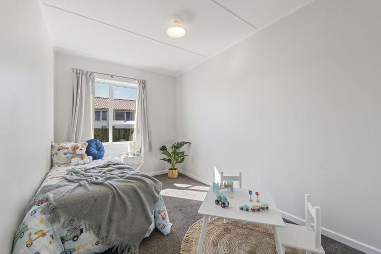 Photo of property in 94 Omata Road, Marfell, New Plymouth, 4310