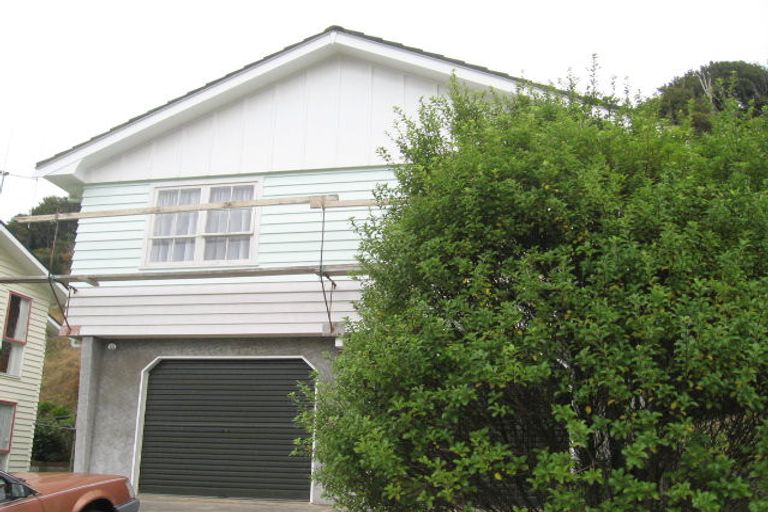 Photo of property in 2 Saint Hildas Glade, Tawa, Wellington, 5028
