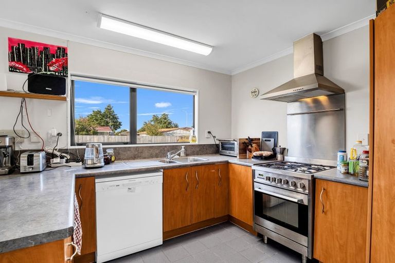 Photo of property in 32 Dahlstrom Grove, Kelvin Grove, Palmerston North, 4414