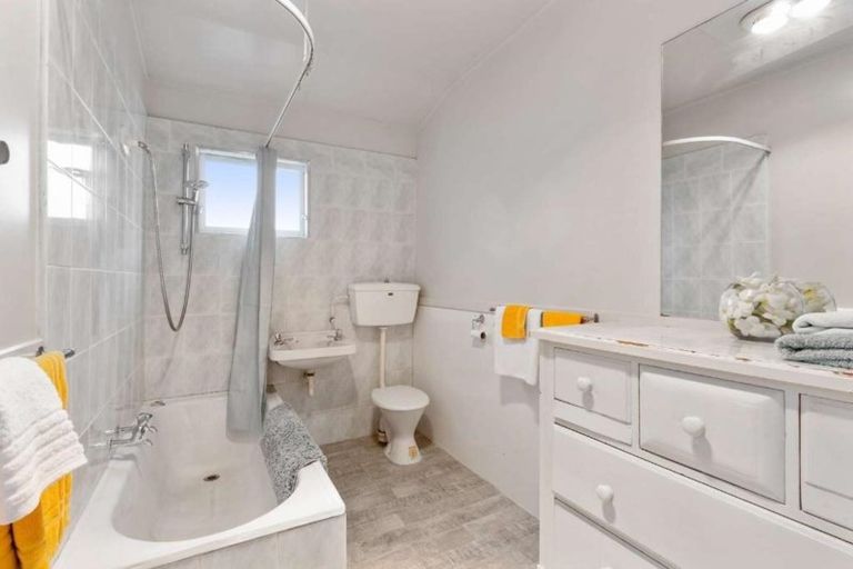 Photo of property in 17 Hart Street, Woolston, Christchurch, 8023