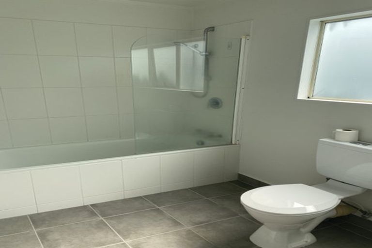 Photo of property in 17 Valhalla Drive, Beach Haven, Auckland, 0626