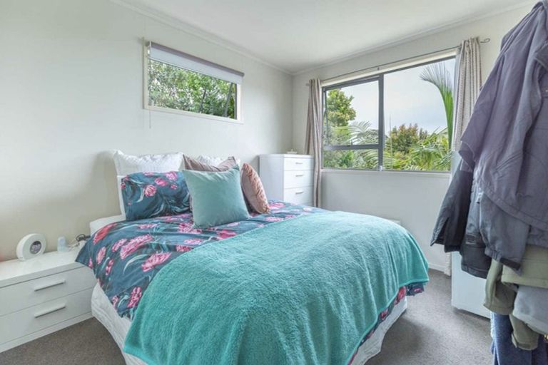Photo of property in 33 Keegan Drive, Massey, Auckland, 0614