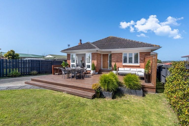 Photo of property in 20 Bradbury Road, Botany Downs, Auckland, 2010