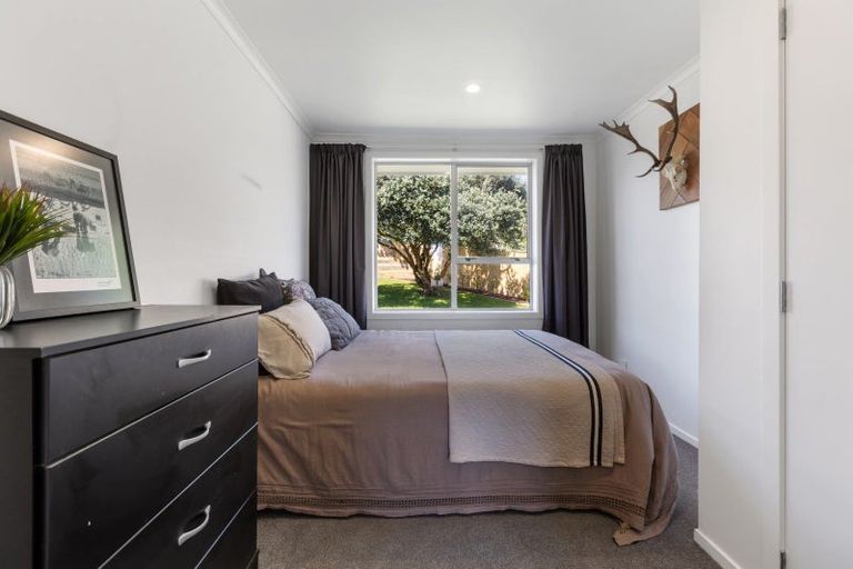 Photo of property in 5 Brixham Place, Merrilands, New Plymouth, 4312