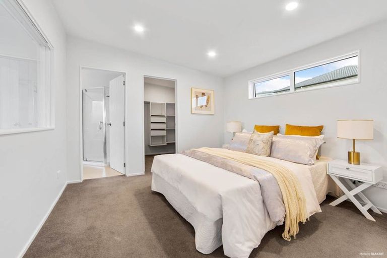 Photo of property in 65 Zara Court, Windsor Park, Auckland, 0632