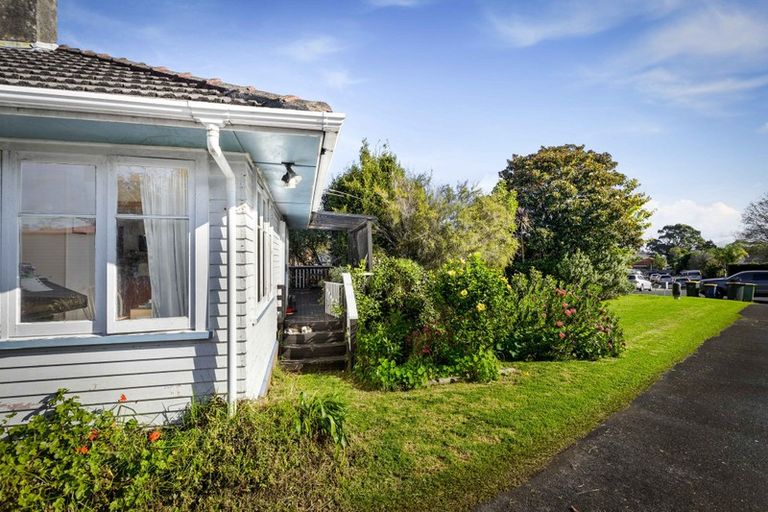 Photo of property in 11 Shamrock Lane, Te Atatu Peninsula, Auckland, 0610