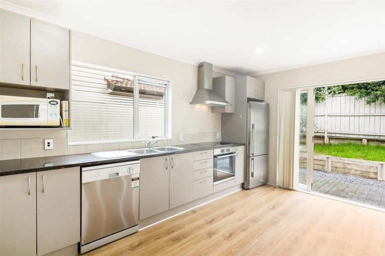 Photo of property in 10 Maypark Crescent, Flat Bush, Auckland, 2016