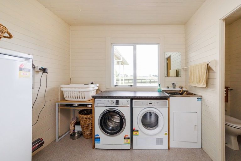 Photo of property in 283 Forlong Road, Colyton, Feilding, 4775