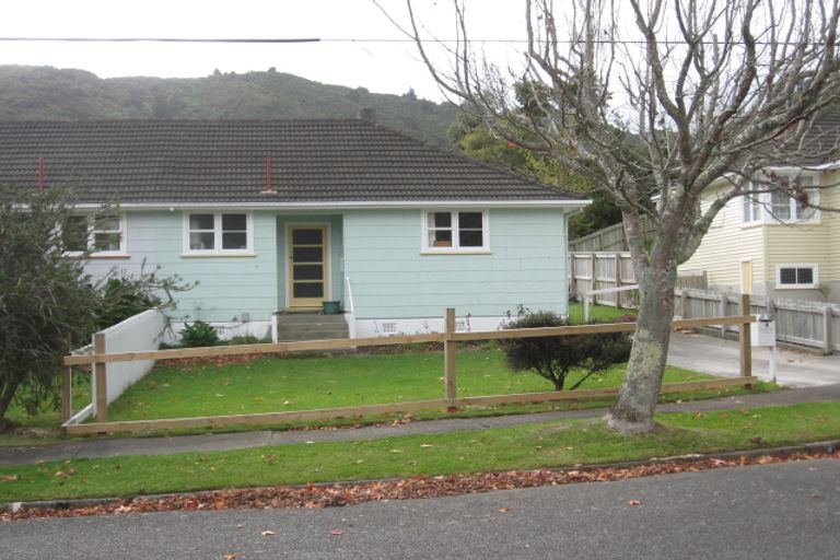 Photo of property in 4 Reuben Grove, Naenae, Lower Hutt, 5011