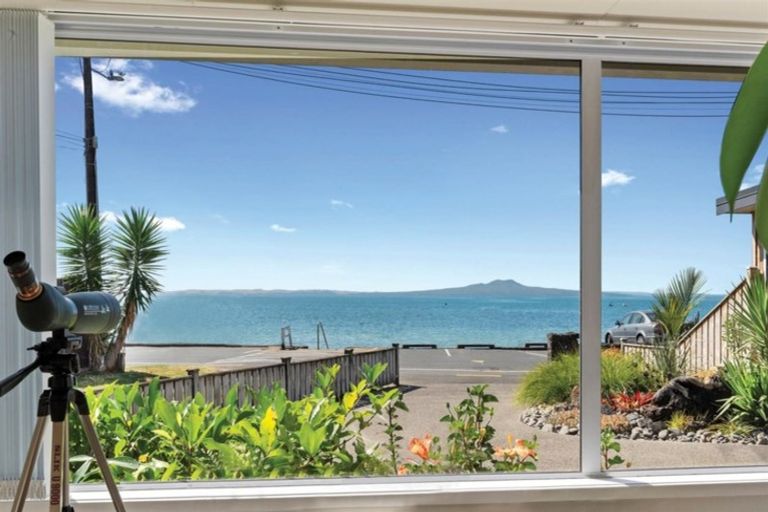 Photo of property in 2/31 Manly Esplanade, Browns Bay, Auckland, 0630