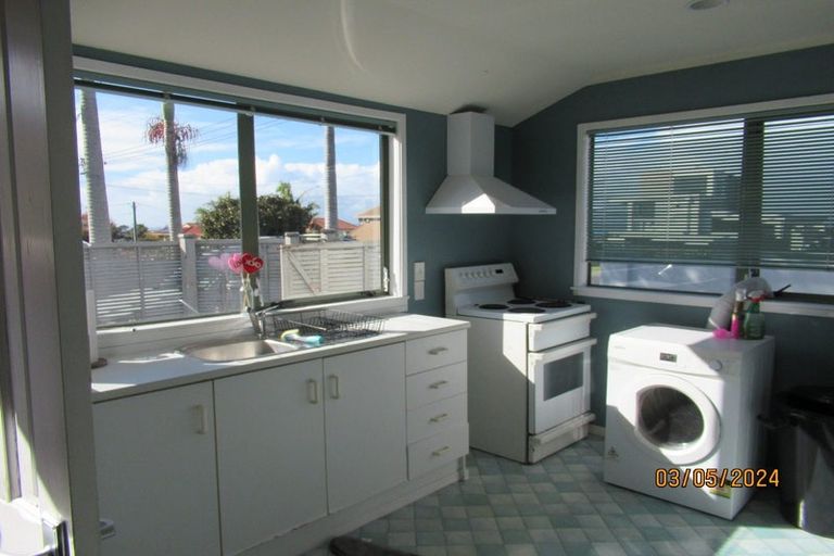 Photo of property in 53 Knights Road, Rothesay Bay, Auckland, 0630