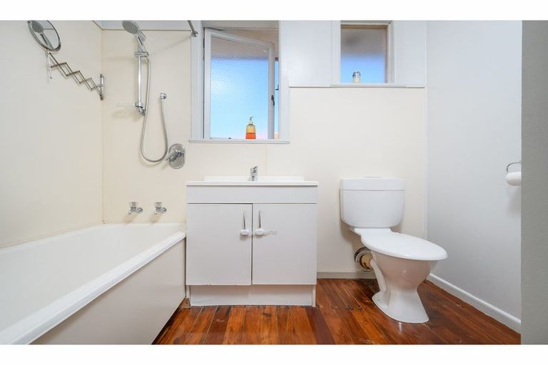 Photo of property in 17 Chorley Avenue, Massey, Auckland, 0614