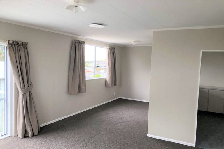 Photo of property in 2/47 Edgecombe Street, Newlands, Wellington, 6037