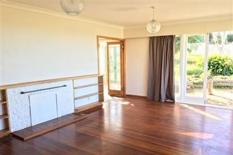 Photo of property in 4 Bevyn Street, Castor Bay, Auckland, 0620
