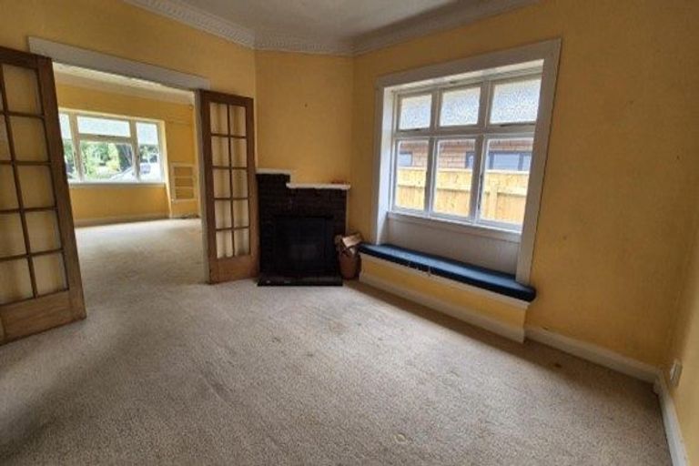 Photo of property in 27 Manapouri Crescent, Hokowhitu, Palmerston North, 4410