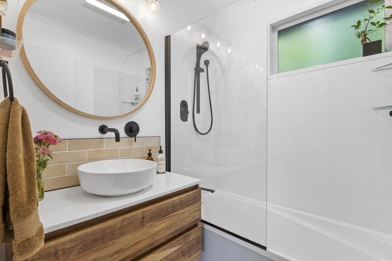 Photo of property in 17b Clawton Street, Westown, New Plymouth, 4310