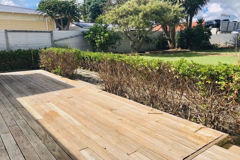 Photo of property in 35 Hine Street, New Plymouth, 4310