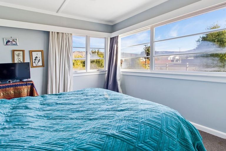 Photo of property in 53 Rhodes Street, Waimate, 7924