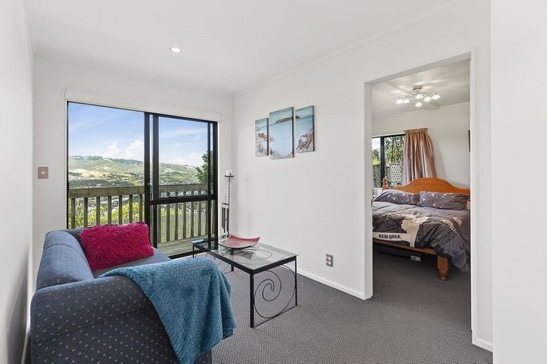 Photo of property in 13 Chastudon Place, Tawa, Wellington, 5028