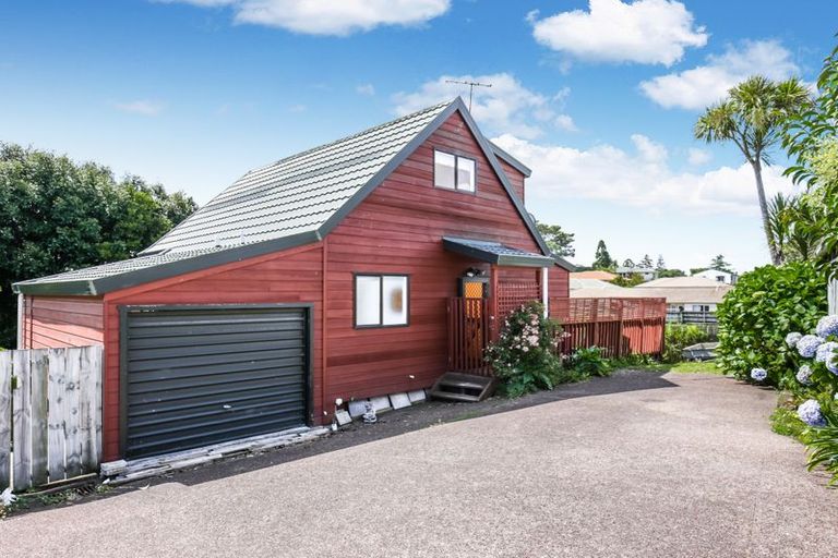 Photo of property in 29c Rua Road, Glen Eden, Auckland, 0602