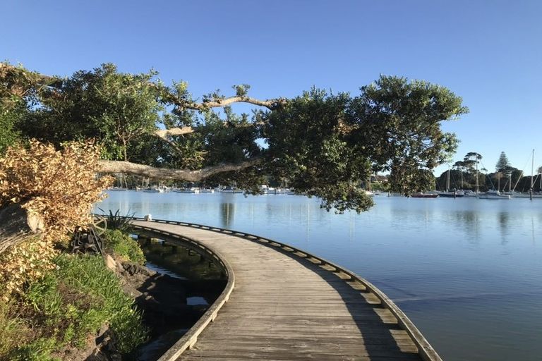 Photo of property in 1 Riverlea Avenue, Pakuranga, Auckland, 2010