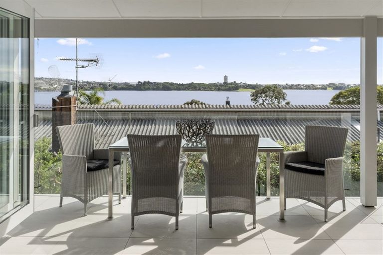 Photo of property in 4/29 Pupuke Road, Takapuna, Auckland, 0622