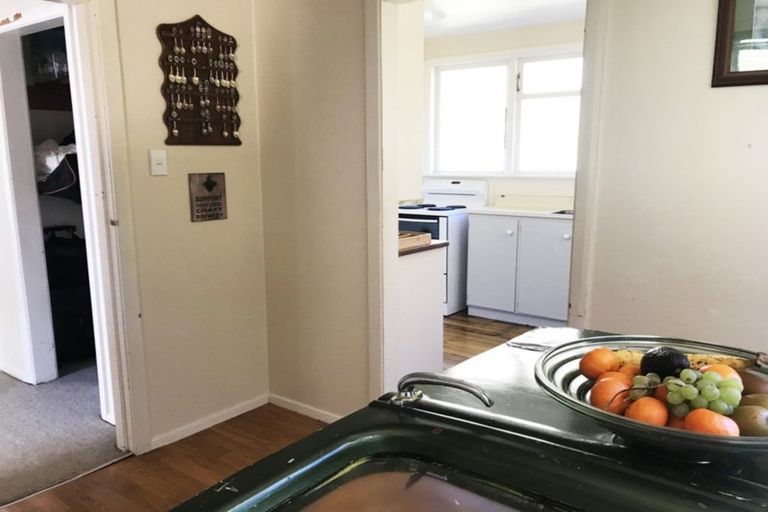 Photo of property in 9 Berkshire Grove, Cannons Creek, Porirua, 5024