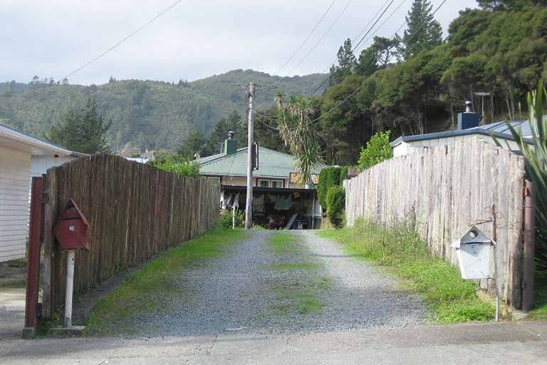 Photo of property in 6 Shackleton Grove, Stokes Valley, Lower Hutt, 5019