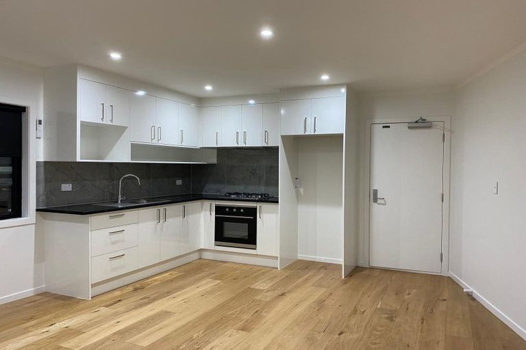 Photo of property in 15 Kiernan Place, Kelston, Auckland, 0602