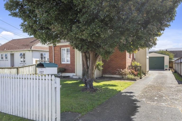 Photo of property in 127 Waddington Drive, Naenae, Lower Hutt, 5011