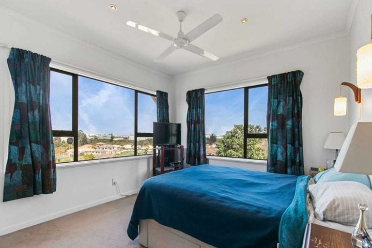 Photo of property in 12 Ellesmere Crescent, Pakuranga Heights, Auckland, 2010