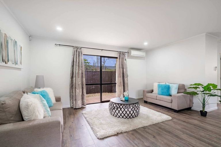 Photo of property in 8/17 Neta Grove, Henderson, Auckland, 0612