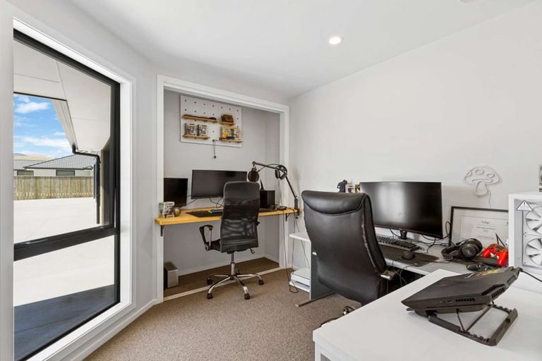 Photo of property in 38 George Fyfe Way, Wakefield, 7025