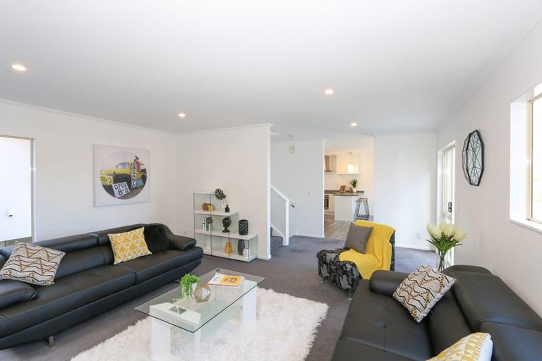 Photo of property in 2/33 Hawker Street, Mount Victoria, Wellington, 6011