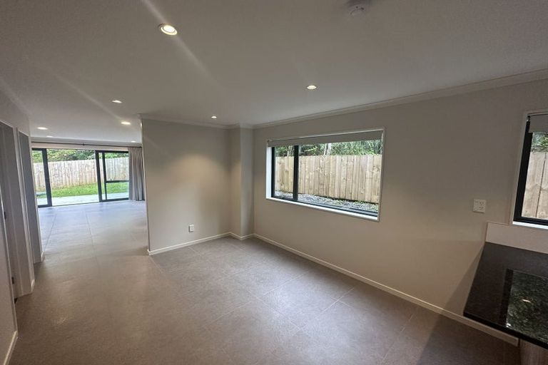 Photo of property in 10c Neilon Place, Northcross, Auckland, 0632