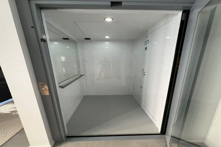 Photo of property in 11b Montgomery Avenue, Rothesay Bay, Auckland, 0630